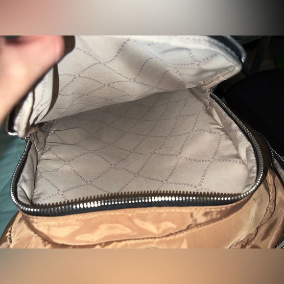 Steve Madden Backpack with Macbook Air sleeve - Picture 5 of 10